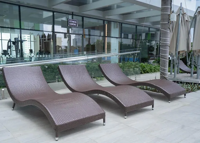 One Bedroom Apartment At Republic Plaza - Pool & City View