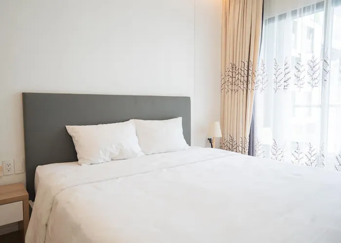 One Bedroom Apartment At Republic Plaza - Pool & City View