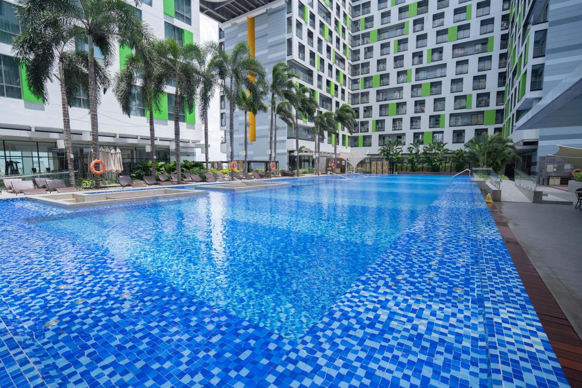 One Bedroom At Republic Plaza - Pool & View