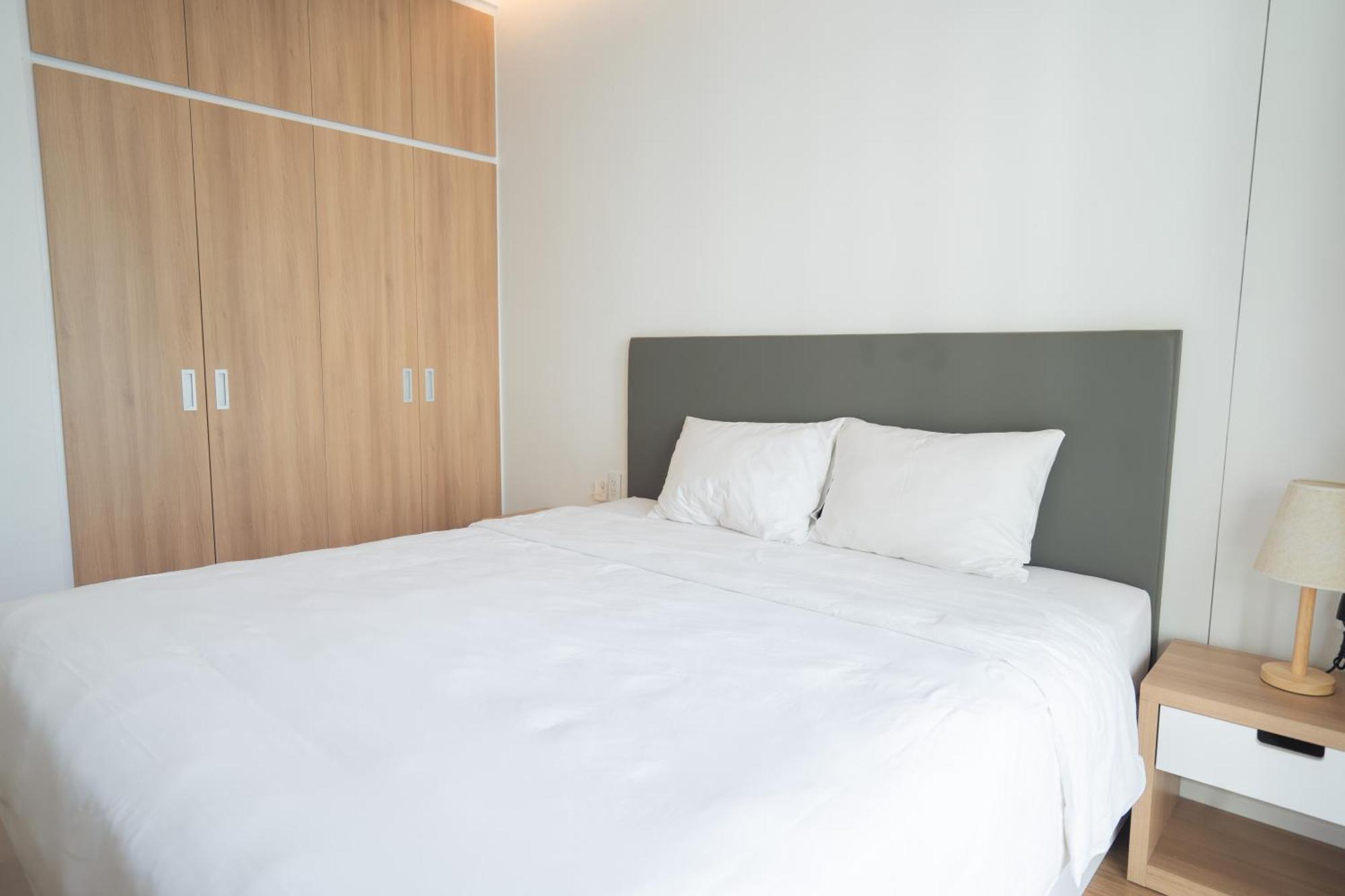 One Bedroom At Republic Plaza - Pool & View Apartment