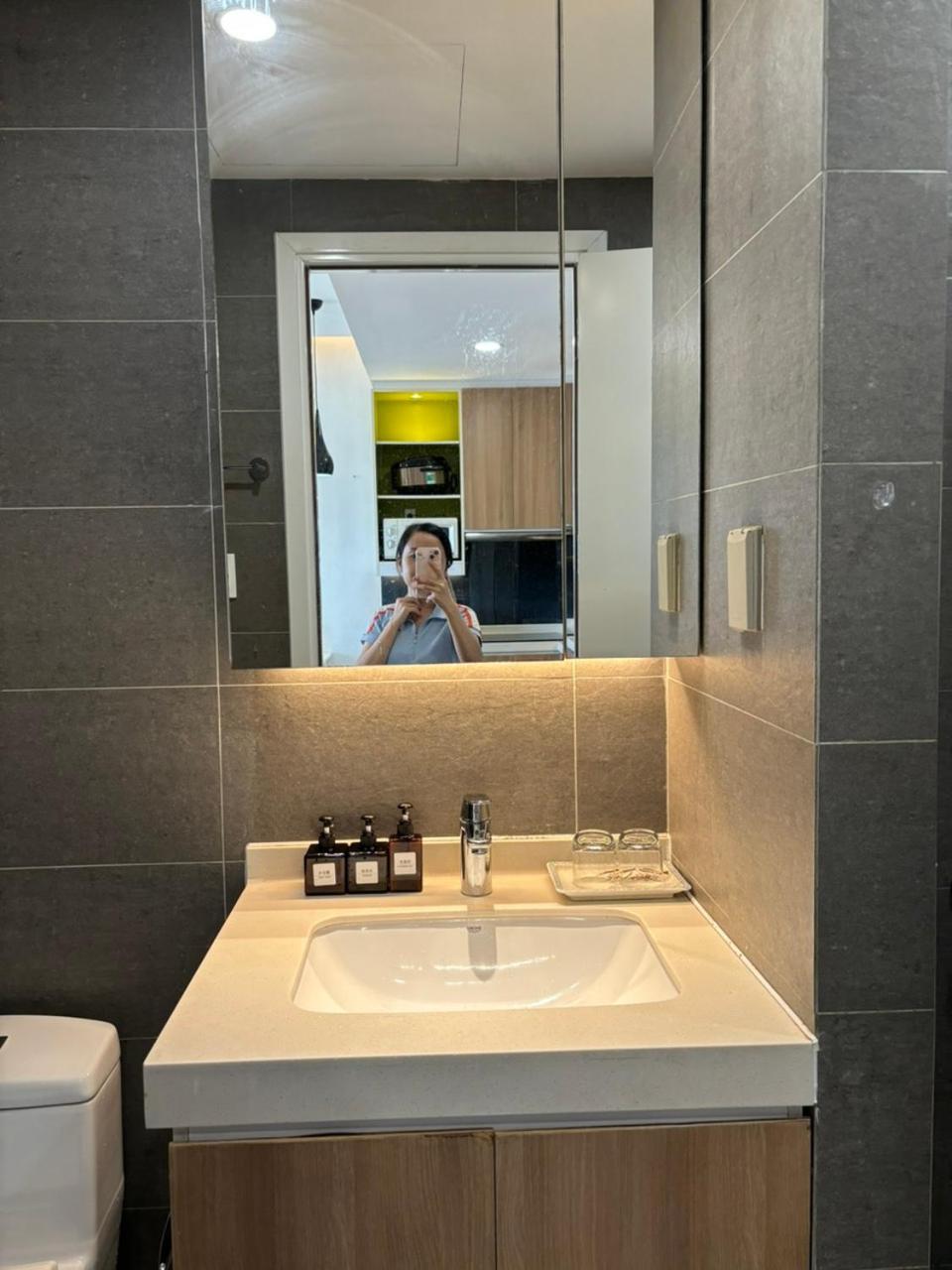 One Bedroom At Republic Plaza - Pool & View