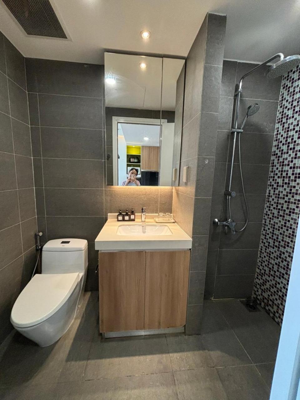 One Bedroom At Republic Plaza - Pool & View *